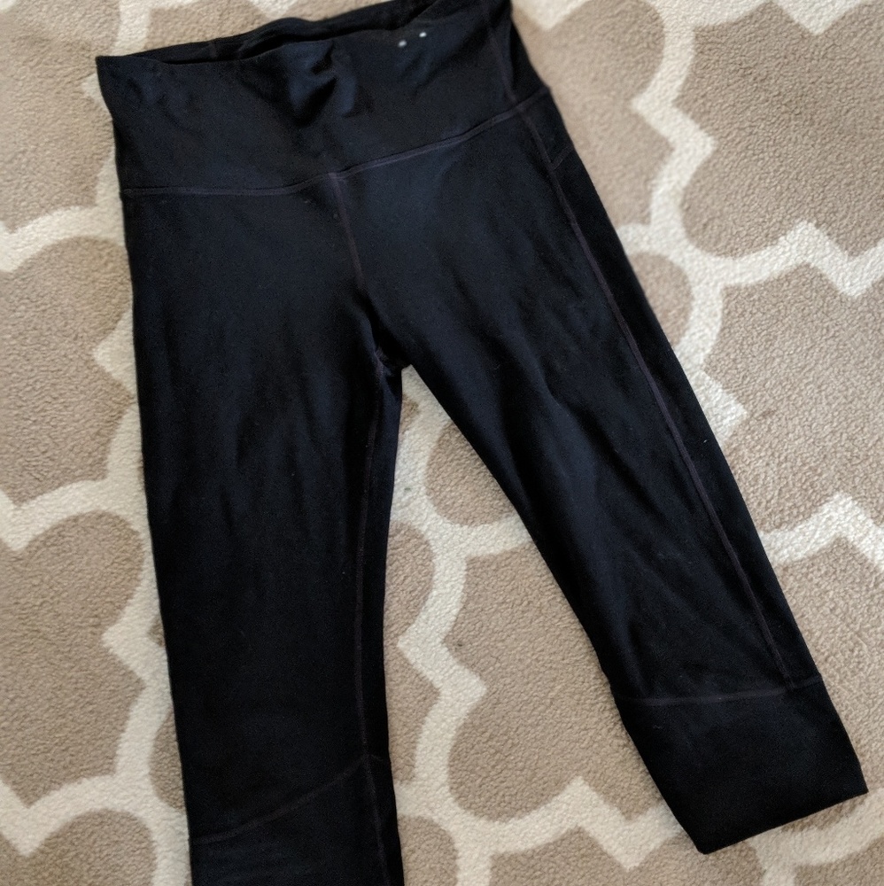 Gap body workout crops g fast, sz M